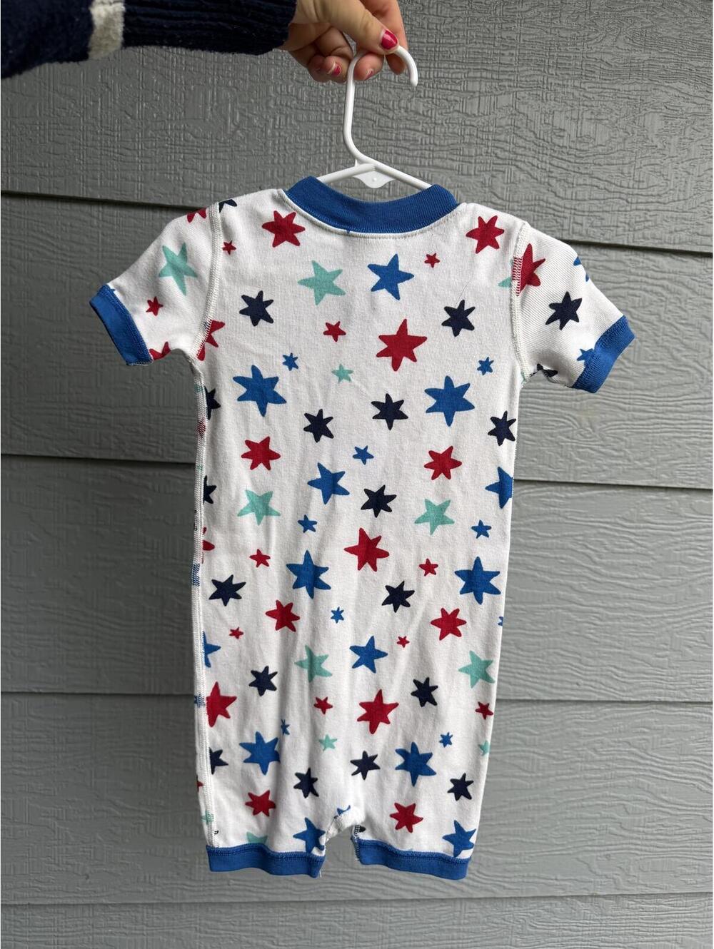 Star Print Short Sleeve Zip Romper Pajama - Picture 2 of 3